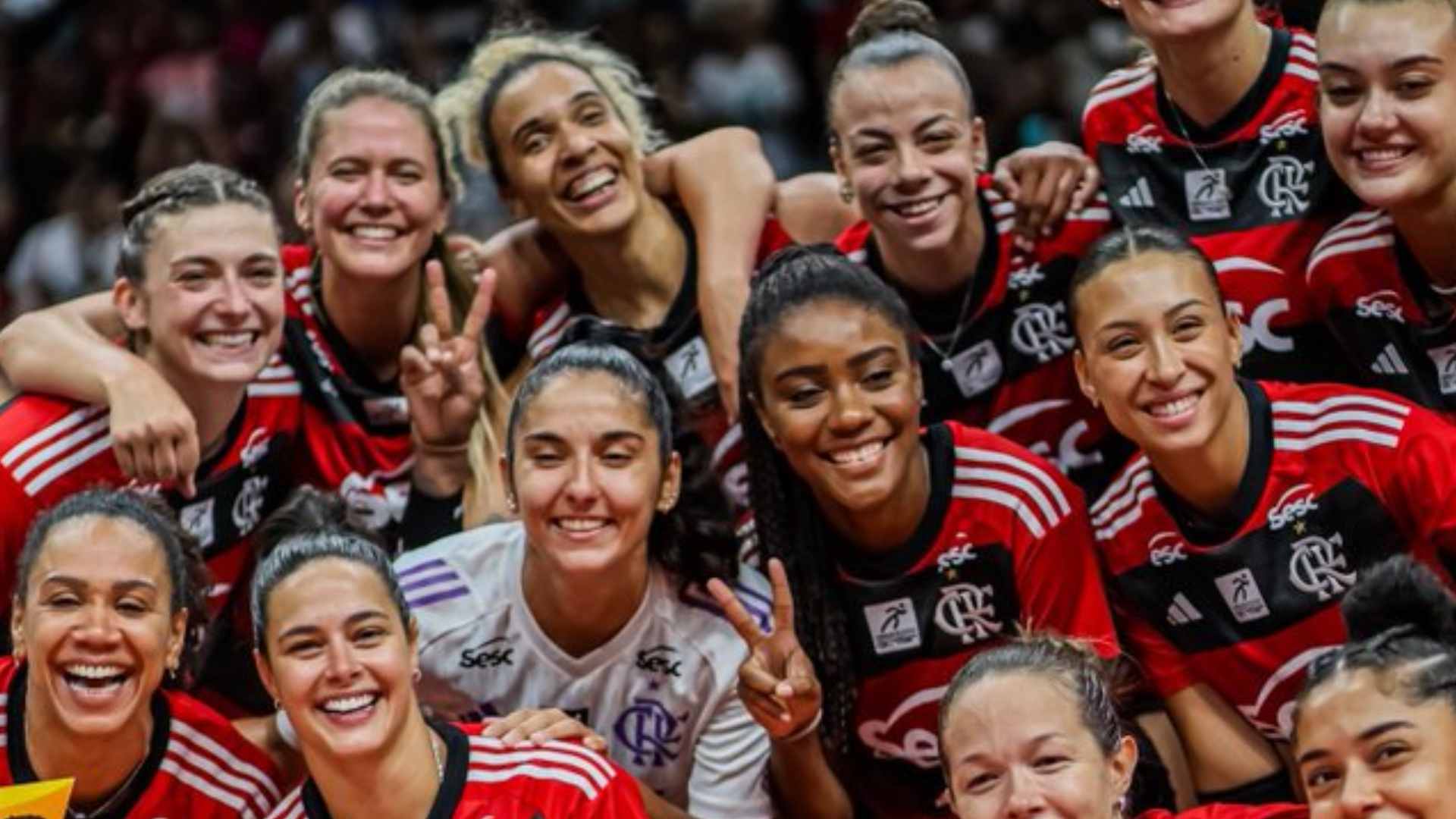 FLAMENGO DOMINA O MARACANÃZINHO E FAZ HISTÓRIA NA SUPERLIGA FEMININA DE VÔLEI